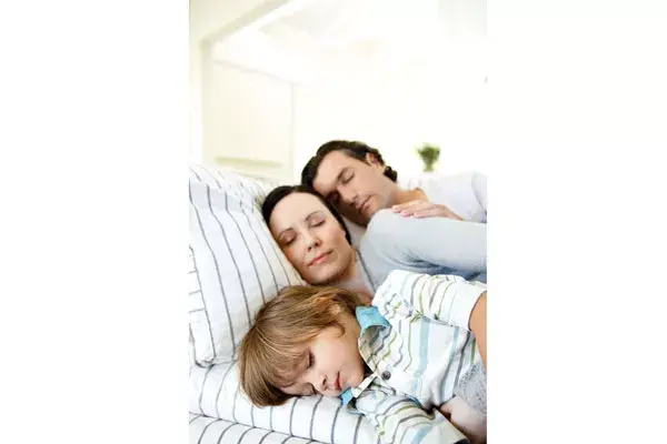 El principal beneficio de esta teoría es que el niños es feliz y los padres también