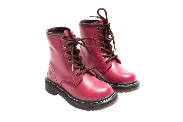 Borceguíes de cuero (Kickers, $480)