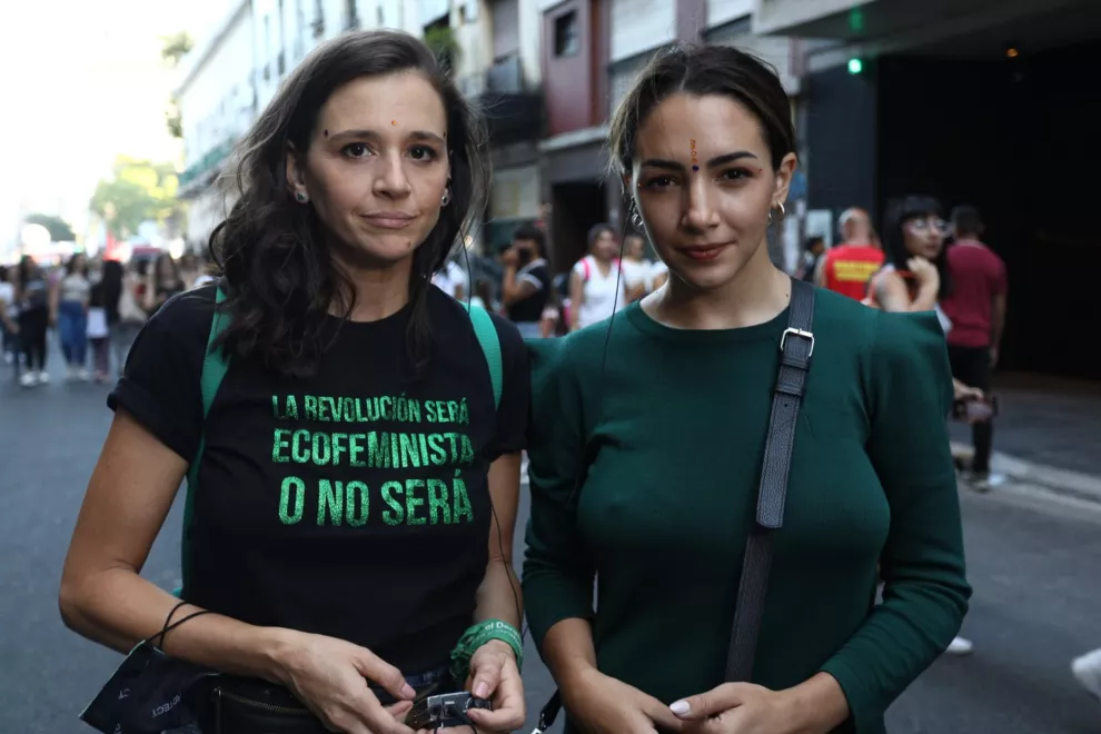 Laura Azcurra y Thelma Fardin en la Marcha por el Día de la Mujer