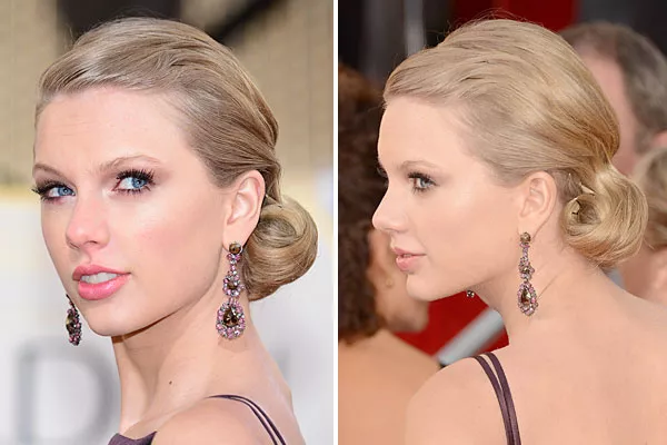 Taylor Swift también optó por un peinado recogido, un look elegante para una fiesta