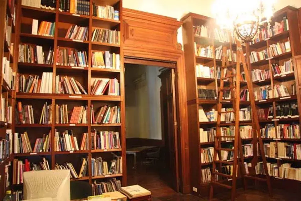 Jorge Luis Borges trabajó en la Biblioteca Municipal Miguel Cané de 1937 a 1946