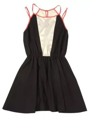 Breteles bien finitos en tono contrastante para lucir los hombros (Muua, $450)