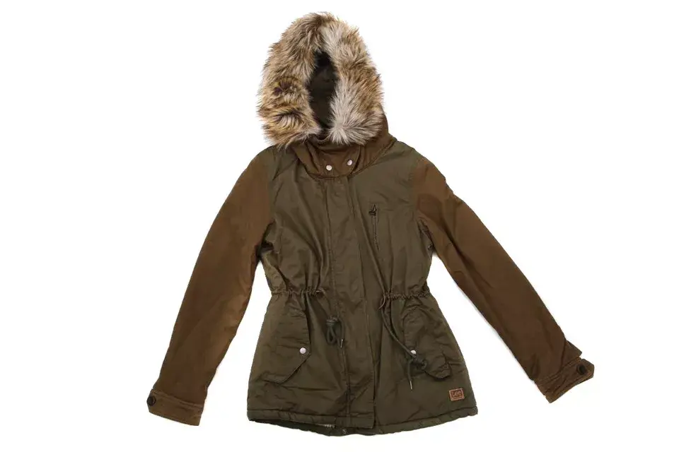 Parka con capucha (Lee, $1999)