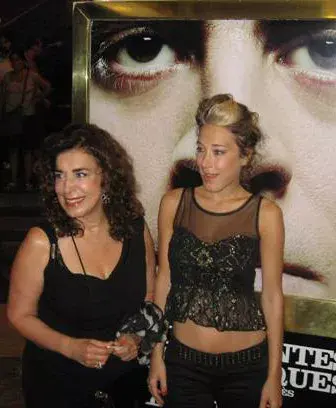 Mirta Busnelli y su hija Anita Pauls fueron a la presentación de La noche antes de los bosques.