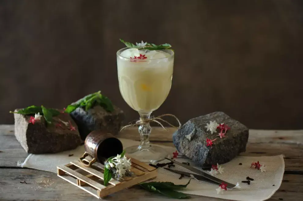 Dulce Quebranta, con flores de sauco y crema