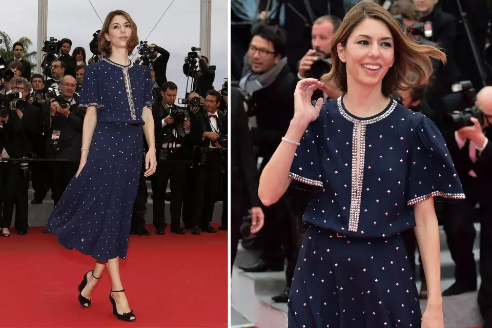 Sofía Coppola, súper canchera con este vestidito azul con pequeñas tachitas plateadas