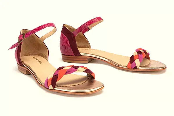 Sandalia fucsia (Victoria Hache, $640)