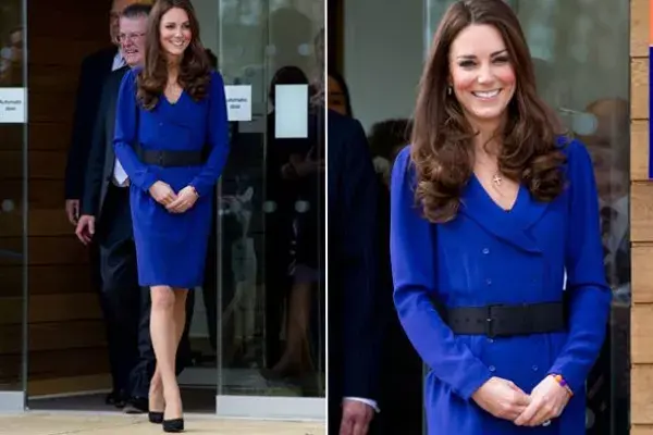 Kate Middleton con vestido simil trech con gran cinturón en negro, colores aliados que funcionan muy bien en invierno