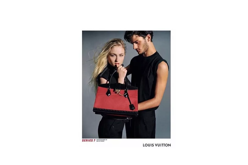En su nueva campaña para Louis Vuitton
