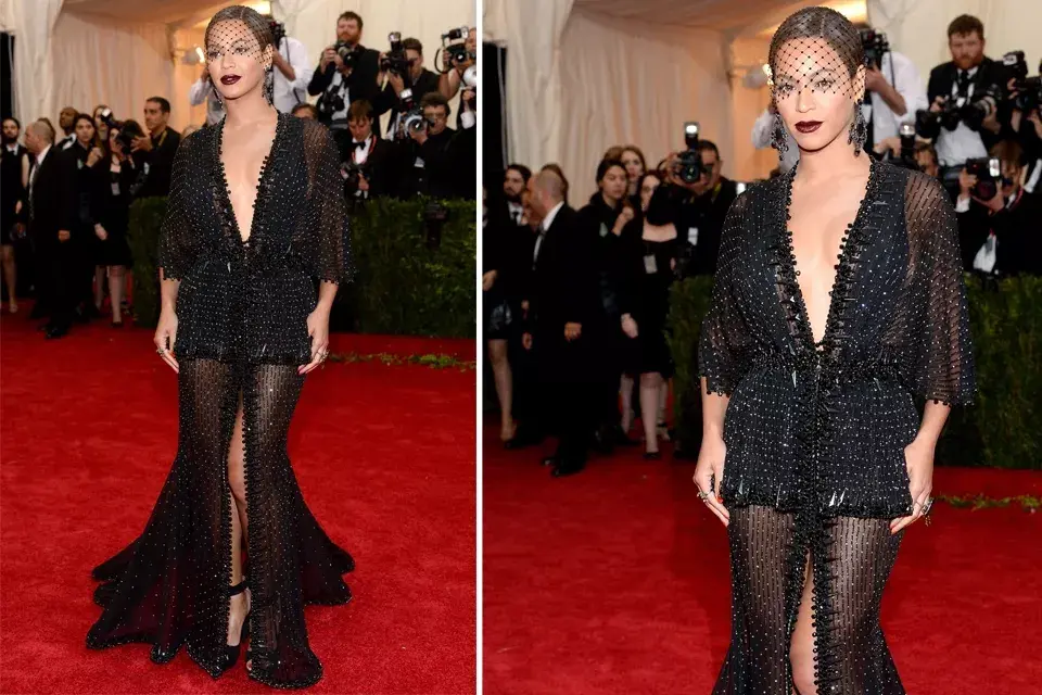 Beyoncé fue con su marido Jay Z y eligió un vestido de Givenchy con un velo en la cabeza en alusión a Charles James