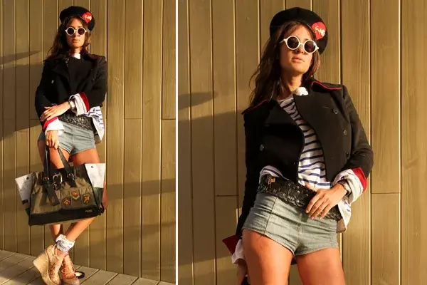Concepción Cochrane Blaquier presentó su colección de carteras y bolsos para Prüne en el local Santas Negras de José Ignacio. Fiel a sus anteojos redondos, se vistió con un mini short de jean, remera rayada y chaqueta negra