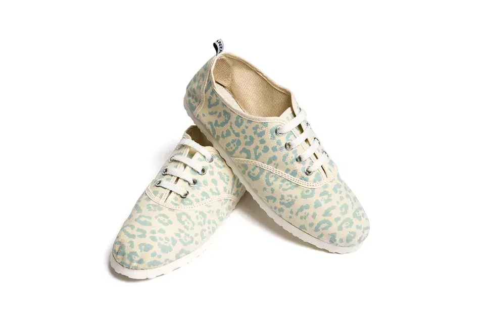 Zapatillas (Ver, Diseño de autor, by Andanzas, $240)