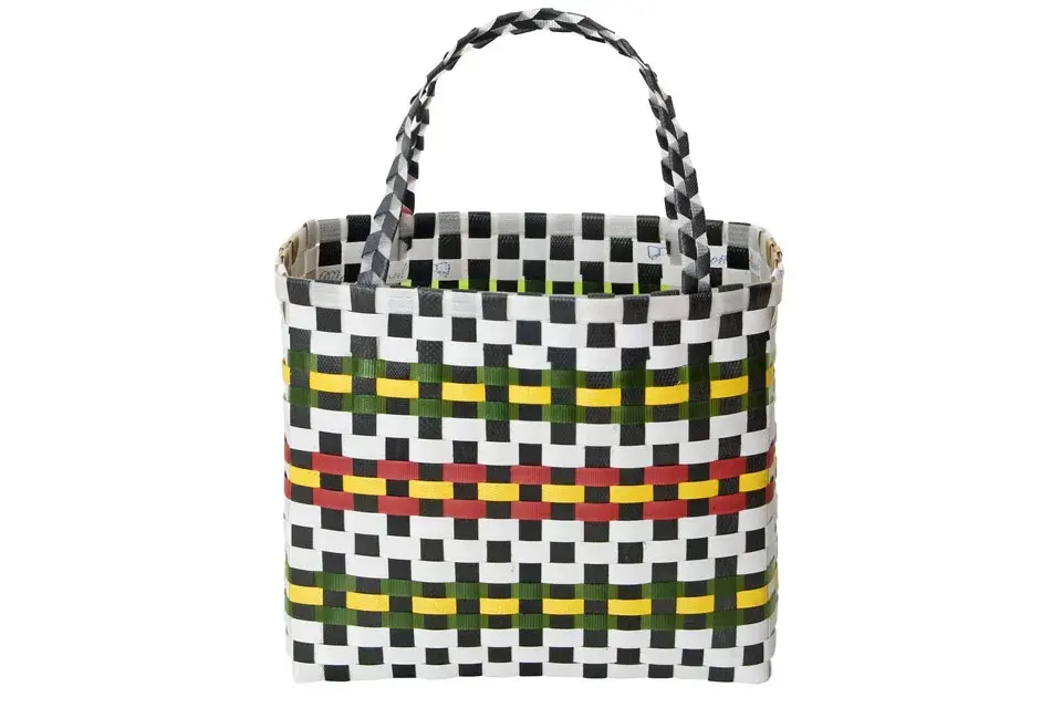 Coloridos canastos de zuncho de polipropileno de reúso ($90, Violraviol)