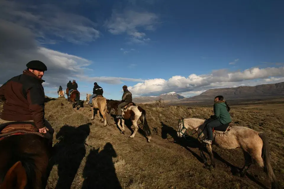 Cabalgata por el Cerro Frias de la estancia Alice, camino al Glaciar Perito Moreno a 30 km de El Calafate