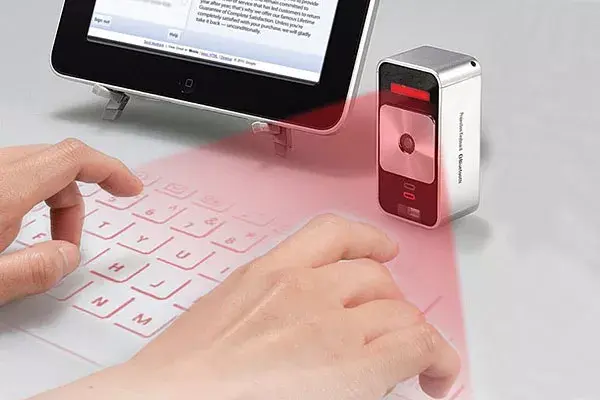 Para los que se quejan de que no pueden escribir cómodos en la pantalla, un teclado virtual ideal para las tablets