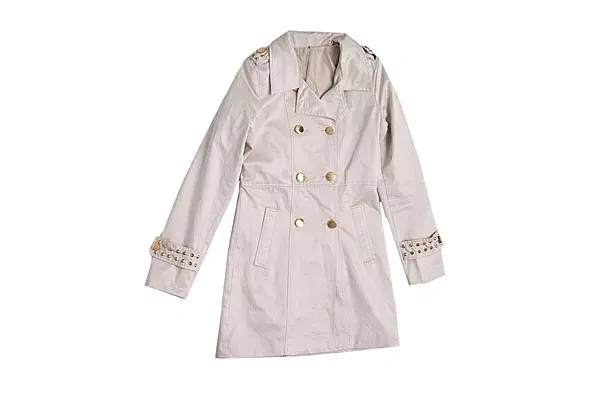 Con doble abotonadura (47 Street, $899)