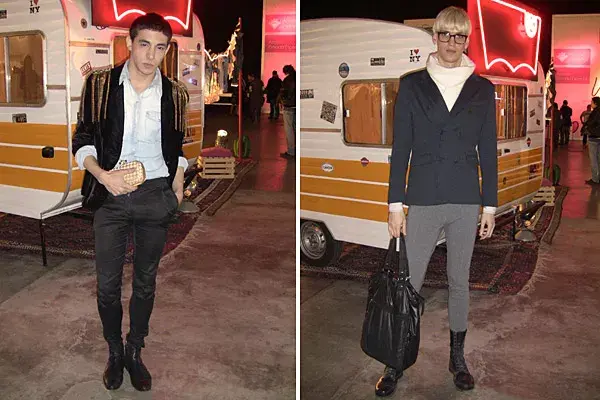 Chicos muy modernos que pasearon por los stands; ¿qué opinan de sus looks?