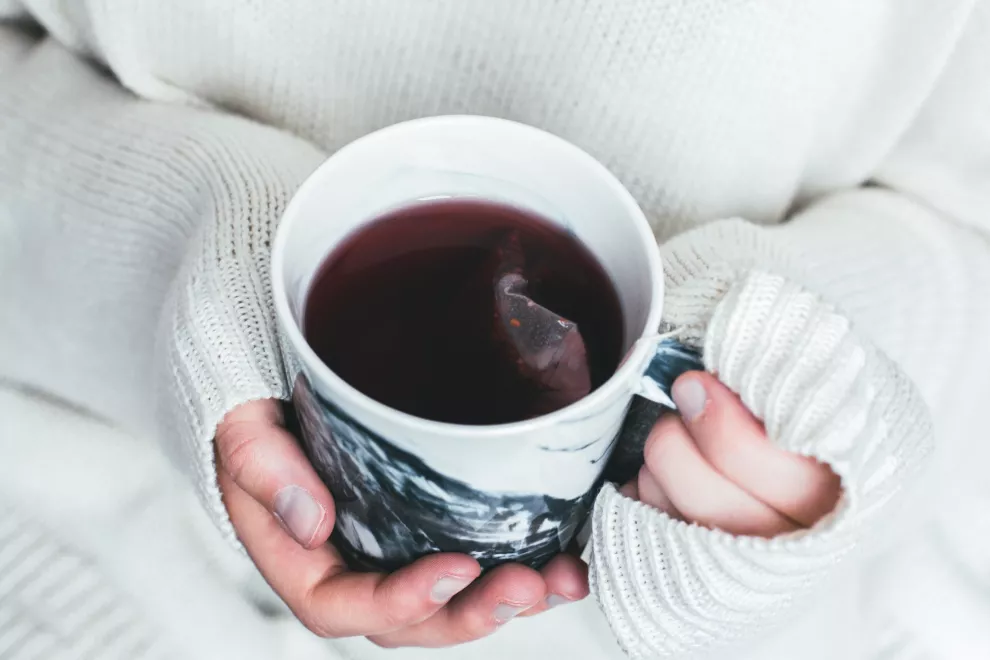 Una rica taza de té, uno de los simples preceptos del hygge que puede hacernos sentir muy bien