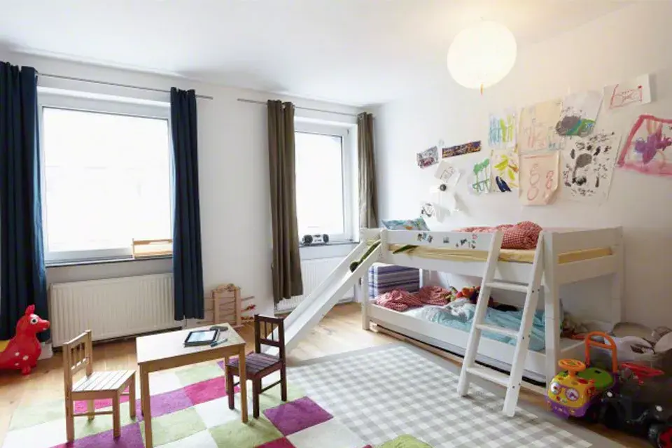 Complementar los ambientes con textiles en colores neutros o con diseños sencillos