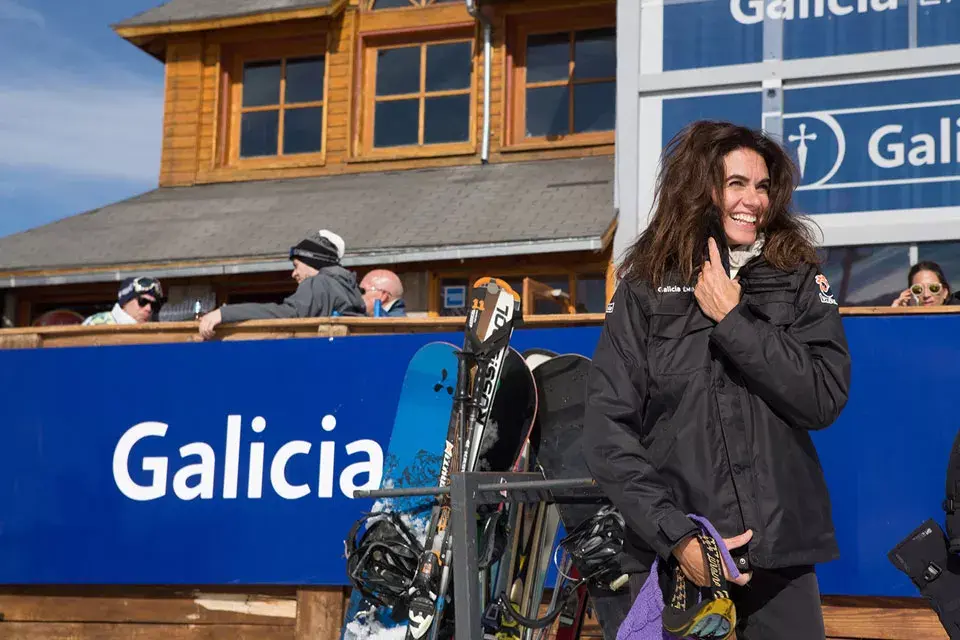 ¡Divina FLorencia Raggi! La actriz y ex modelo inauguró la temporada de invierno 2015 en Valle Las Leñas y disfrutó de unos días a pura nieve
