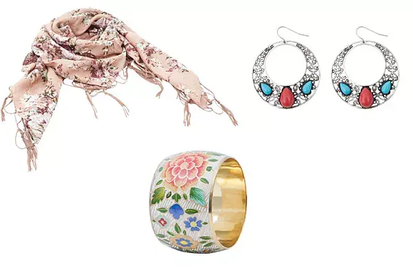 En Isadora, podés encontrar pashminas de flores ($65), pulseras esmaltadas ($45) y aros con piedras ($24)