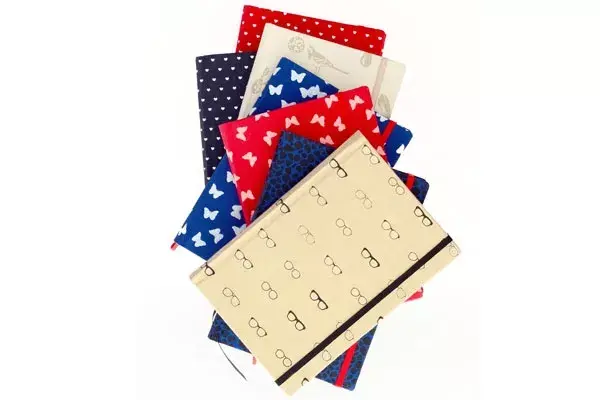 Con distintas estampas y muy chic (L y R Handcraft, desde $118)