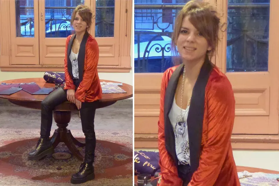 ¿Qué tal el blazer anaranjado que usó Gimena Accardi para visitar el local de Mia Cruz? Nos parece un poco polémico, ¡pero nos gusta la actitud!