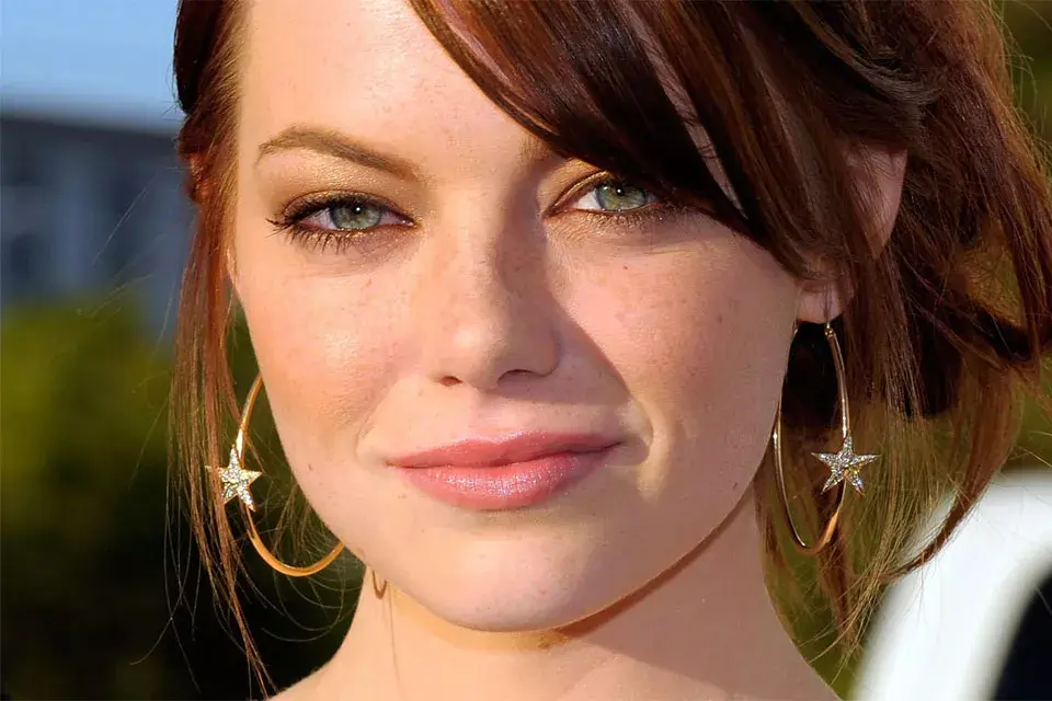 Emma Stone es una fan de las freckles al natural