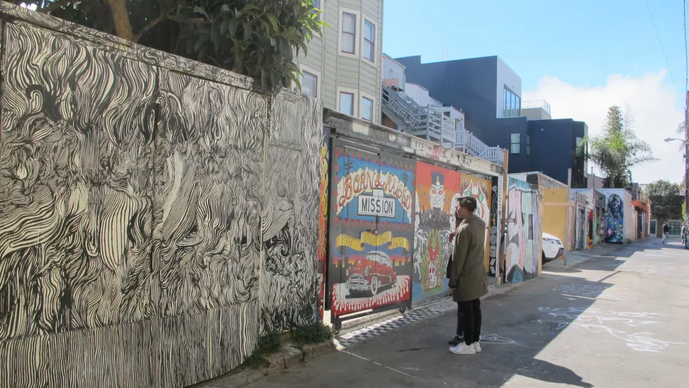 El pasaje Clarion Alley reúne coloridos murales inspirados en el barrio y de protesta social