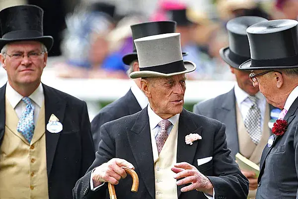 Los hombres, muy elegantes, también se pusieron sus mejores sombreros