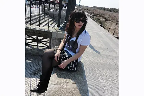 Marina Avila eligió un look bien rocker para pasear por Costanera