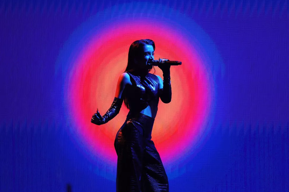 María Becerra actúa durante la ceremonia de los premios Grammy 2022