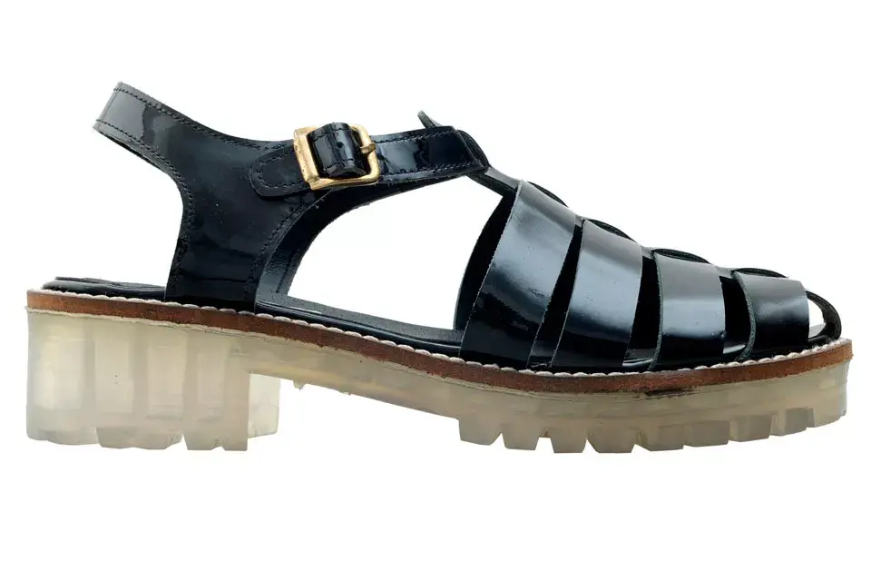 Sandalia con suela tractor (A Pie, $1200)