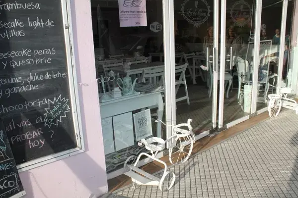 Sobre avenida Crámer, sobresalta esta casa de té