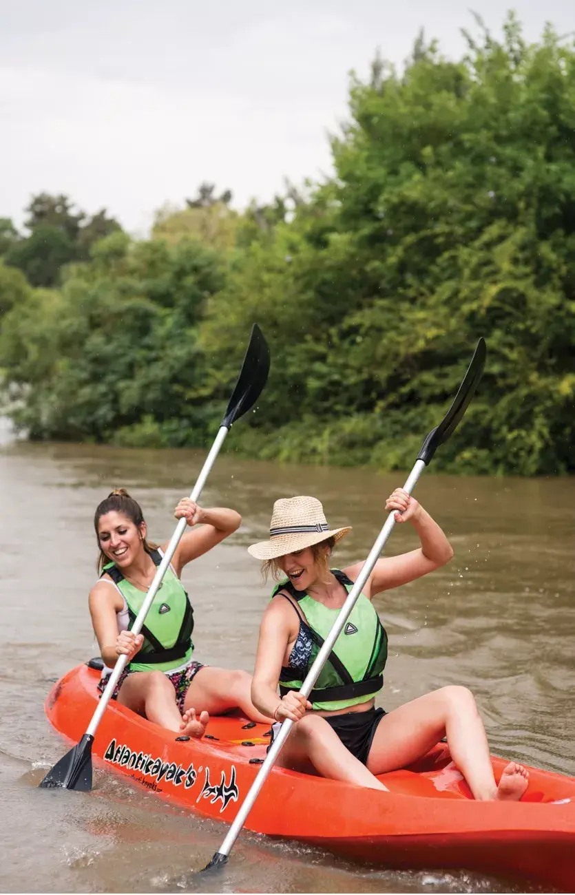 Delta Point funciona como una escuela de deportes como paddle surf, wakeboard y kayakismo 