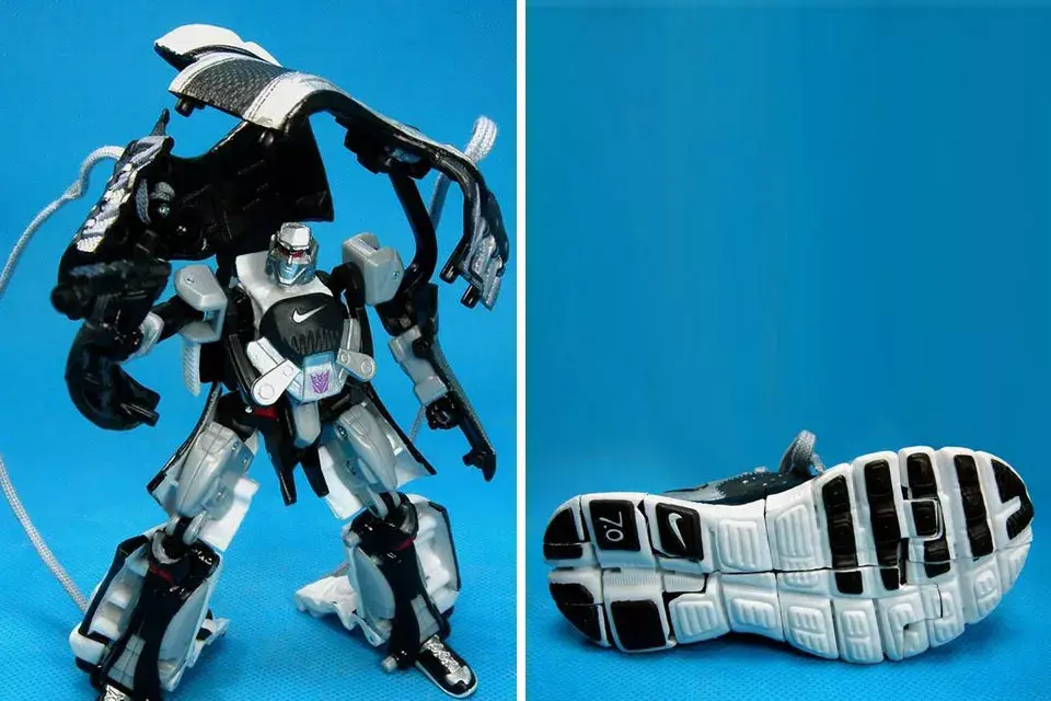 ¡Para los fanáticos de la película! Zapatillas que se convierten en el muñeco legendario