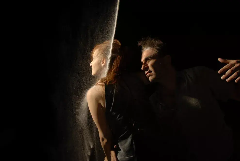 Obra: Bajo el péndulo. Foto: Michel Marcu