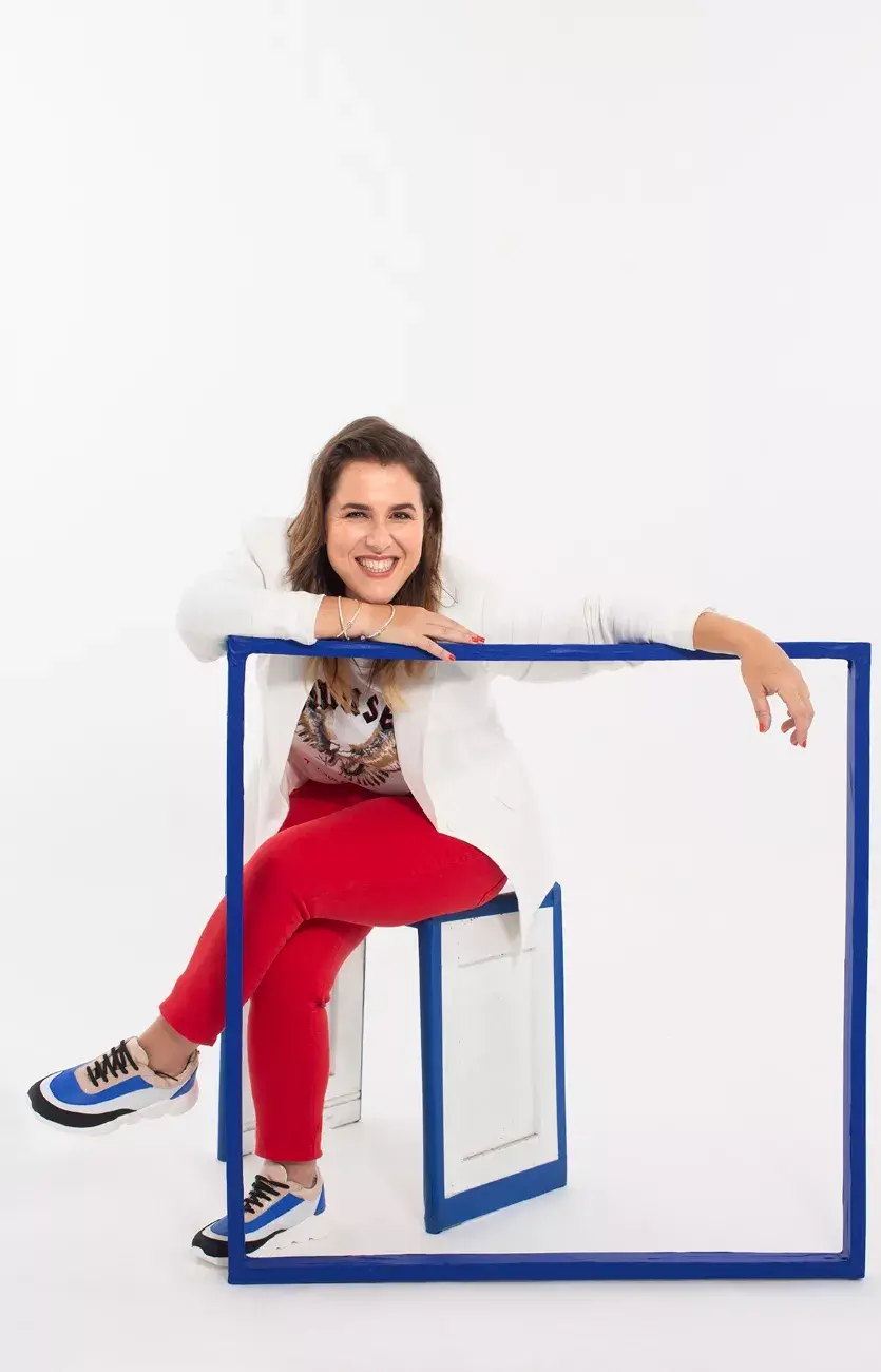 Saco (Awada, $6250), remera (Paula Cahen D’anvers, $1250), Jean (Markova. $2980), pulseras (Pandora. $6590, $10.300 y $6590), zapatillas (Blaquè, $3349). 