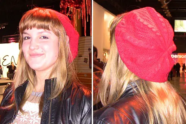 Pelo suelto y gorro, un accesorio ideal para los días de frío
