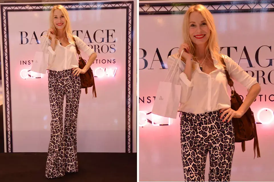 Gloria Carrá con camisa blanca y Oxford animal print. Este corte de pantalón parece que sale como loco, ¿no?