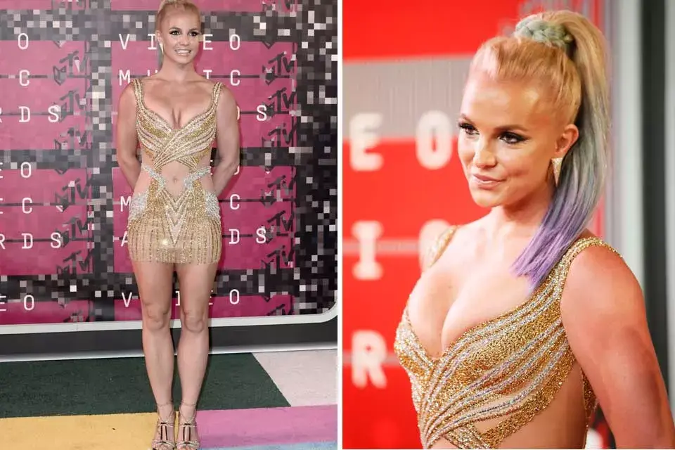 Britney Spears muy sexy con un minivestido de La Bourjoisie en color dorado y plateado