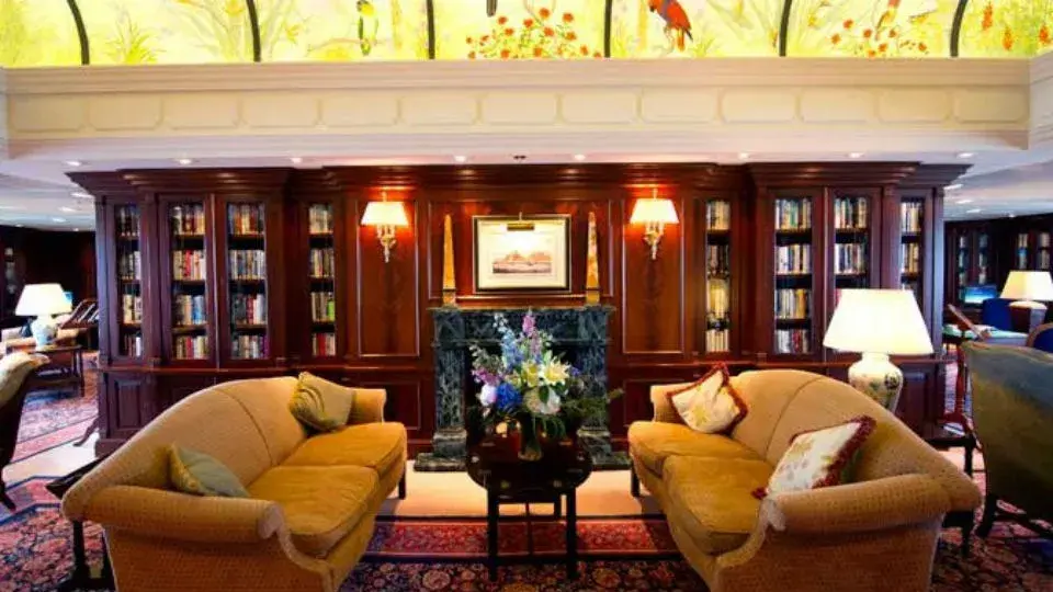 El crucero cuenta con una librería a bordo