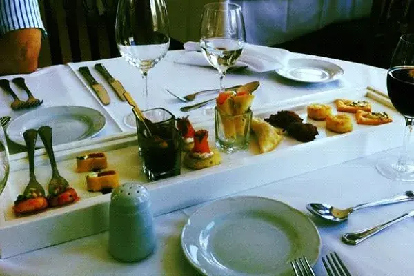 Bocados fríos y calientes que nos trajeron al llegar