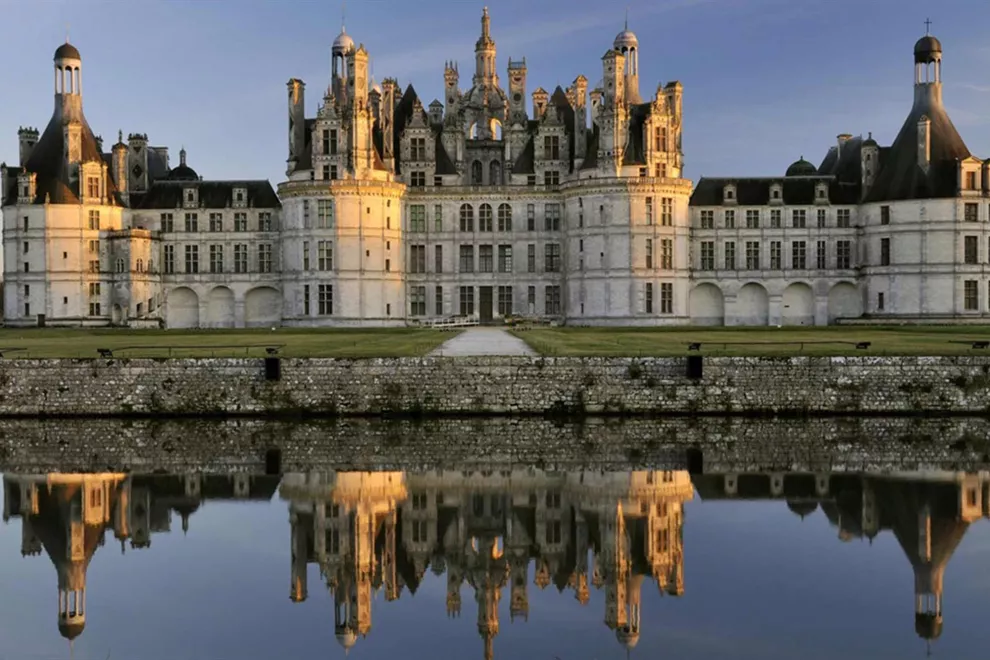 El Chateau de Chambord de 1547 sirvió para crear el imponente edificio donde los personajes se enamoran