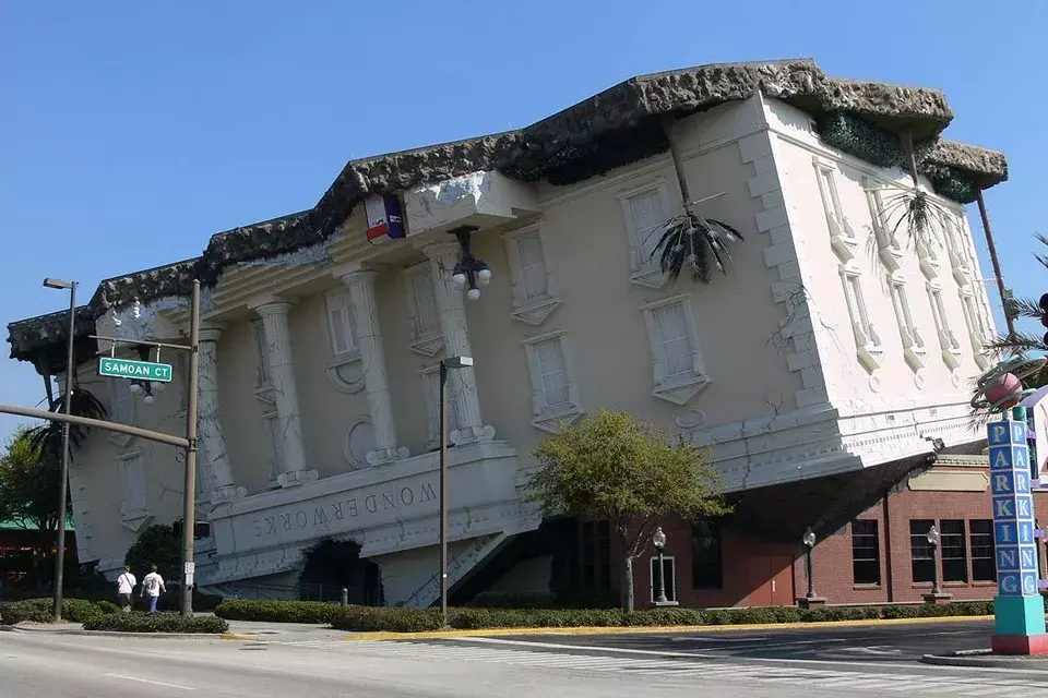 ¡Por último, una mansión al revés! Se llama Wonderworks y está en Orlando, Florida