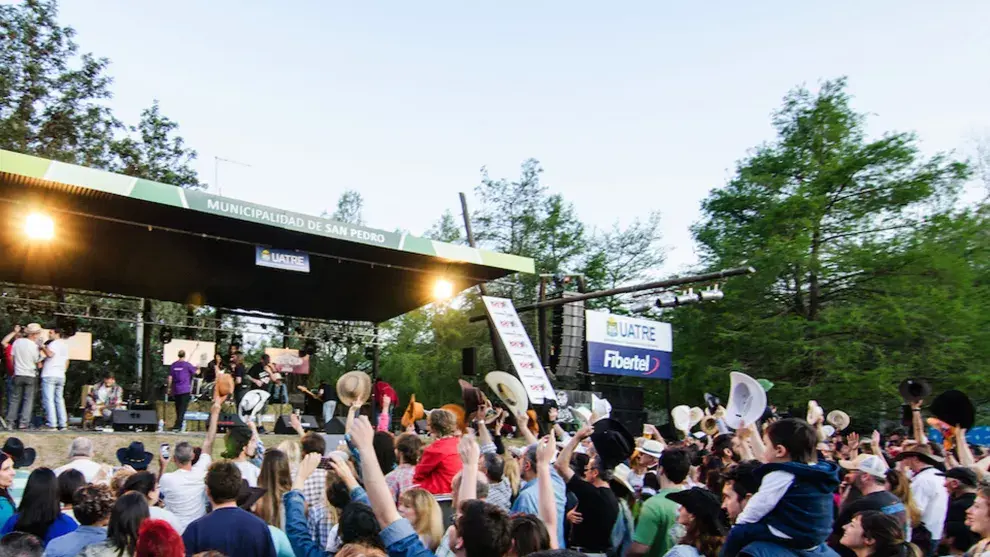 Sombreros, música y botas tejanas