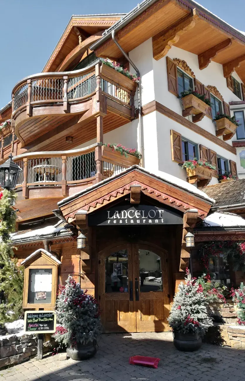 Las construcciones son casi todas de madera y onda alpina. Muy Heidi todo