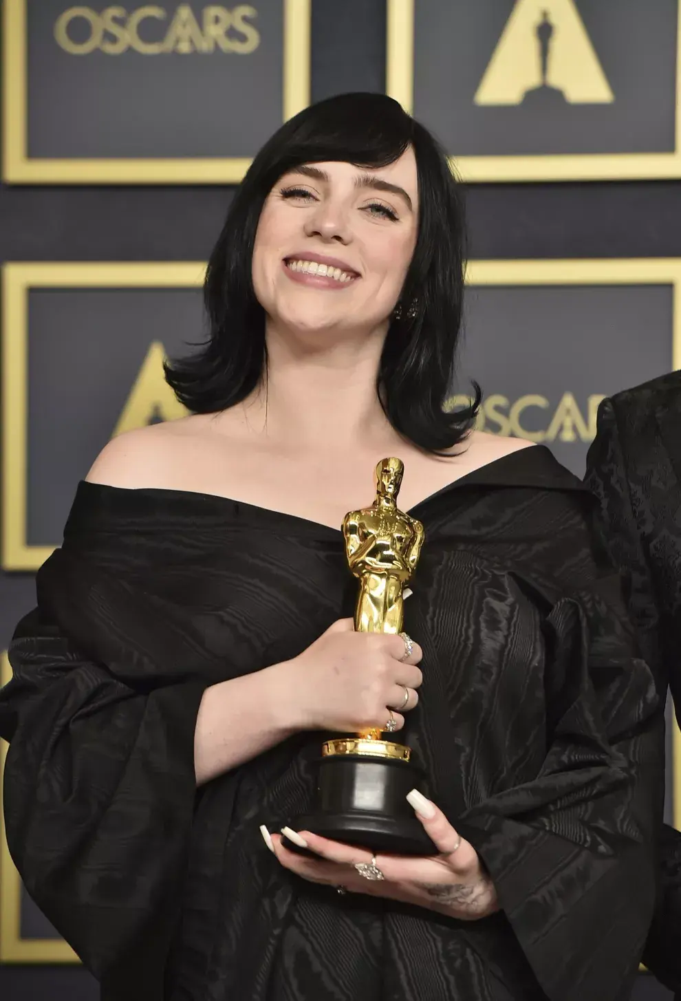 Billie Eilish, ganadora a Mejor Canción por “No Time to Die”