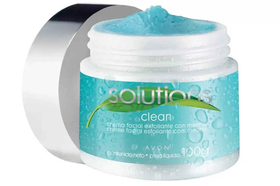 Solutions Clean. Crema exfoliante. Formulada con micro gránulos y mentol, ayuda a eliminar las células muertas del rostro y el exceso de grasitud de la piel. ($100, Avon)