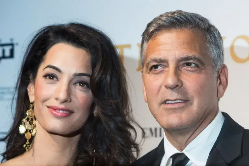 Amal Alamuddin conquistó el corazón de George Clooney y se casarán el 29 de septiembre, en Venecia